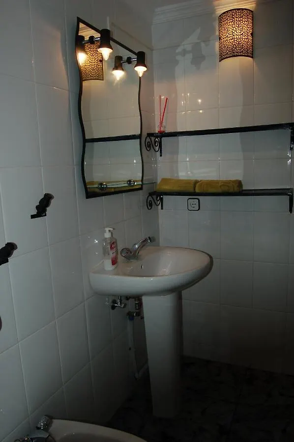 Bed & Breakfast Casa Proyecto Pepe Bravo Bed and Breakfast Alozaina Spanien