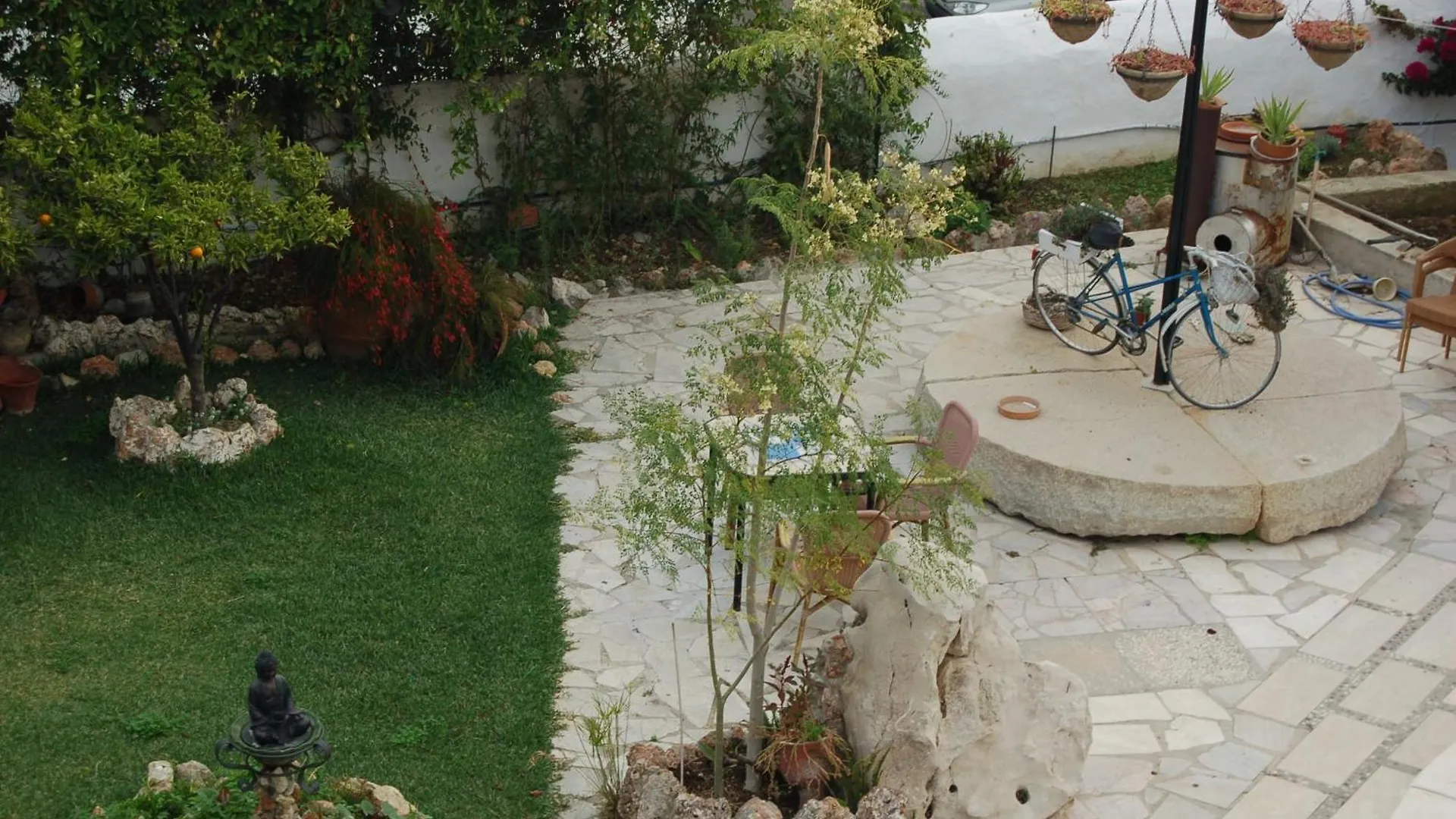 Casa Proyecto Pepe Bravo Bed and Breakfast Alozaina 0*,