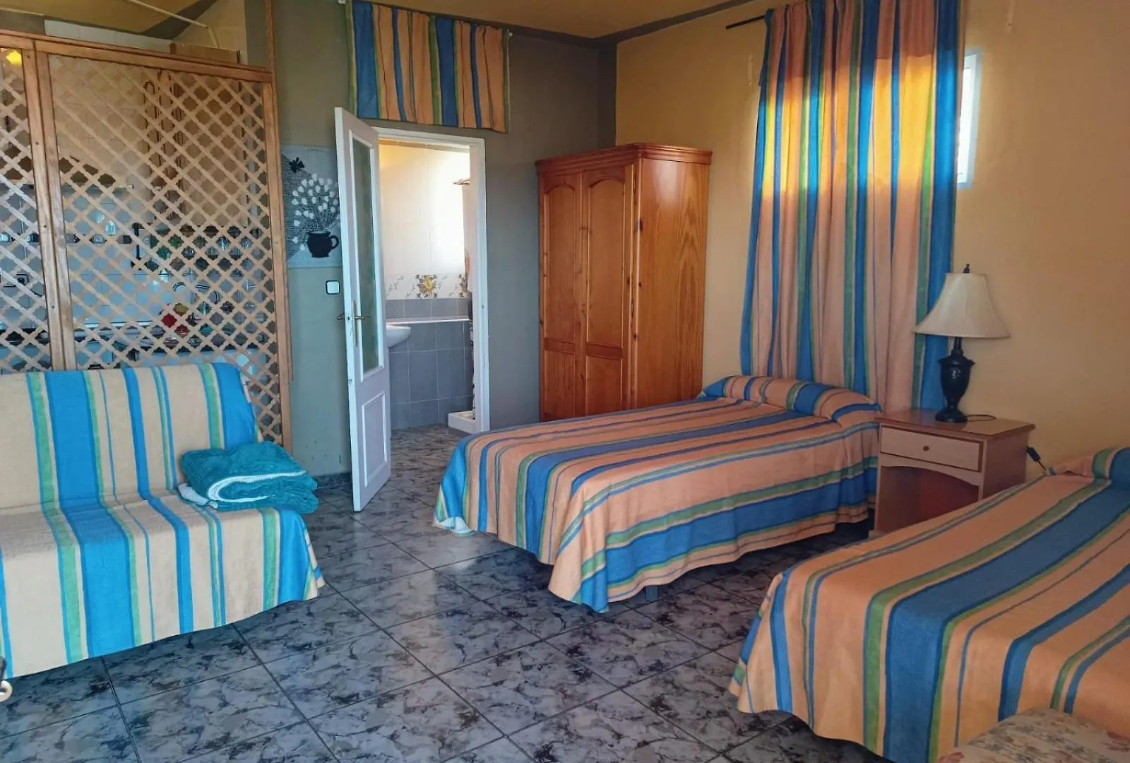 Casa Proyecto Pepe Bravo Bed and Breakfast Alozaina 0*,  Spanien